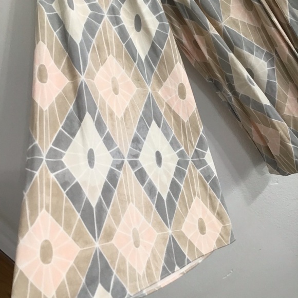 Elizabeth and James 100% silk tunic laggin look size L top - Picture 6 of 6